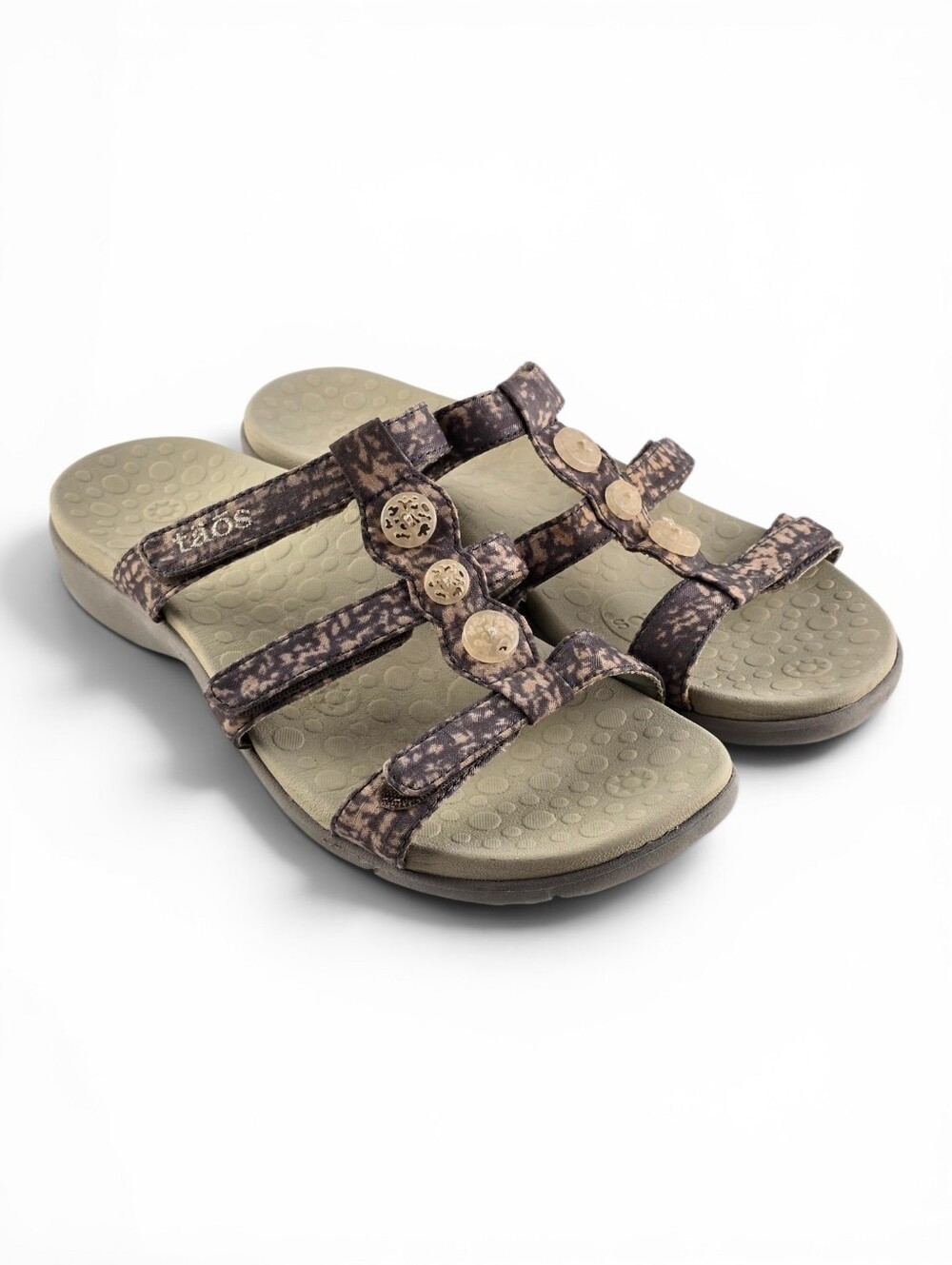 Taos Women's Celebration Grey Print Adjustable Strap Sandals 7
